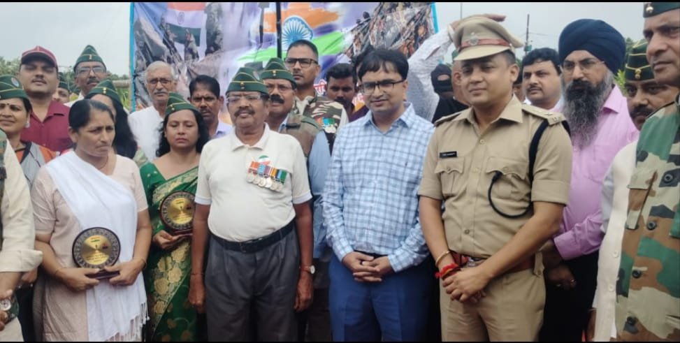 कारगिल विजय दिवस के अवसर पर आयोजित स्थानीय कार्यक्रमों में शामिल हुए जिला के वरीय अधिकारी