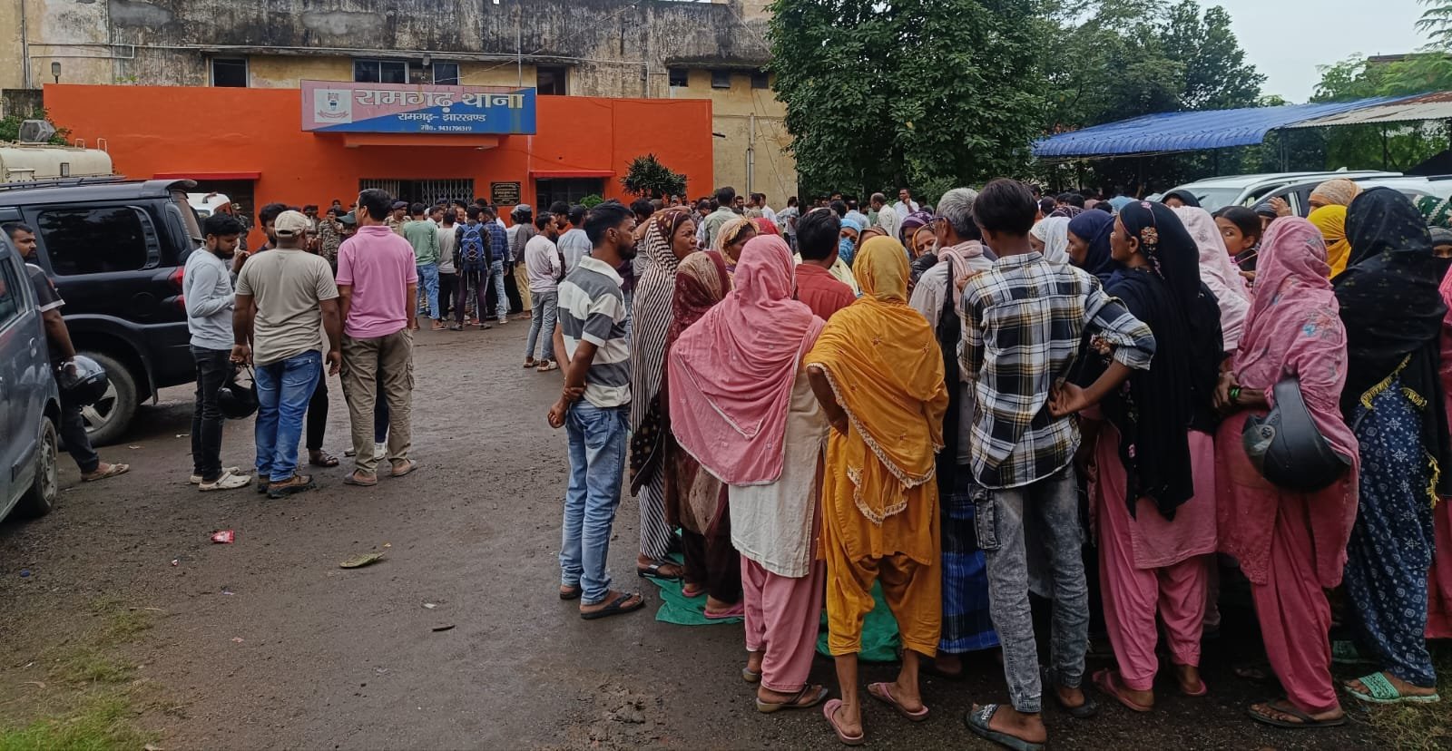 रामगढ़ पुलिस हाय हाय,पुलिस प्रशासन मुर्दाबाद,रामगढ़ थाना पर कार्रवाई हो के नारो से दिन भर गुंजता रहा रामगढ़ थाना क्षेत्र