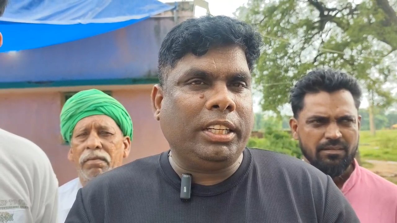आफताब अंसारी के परिजन से मिल कर सहयोग राशि दिया