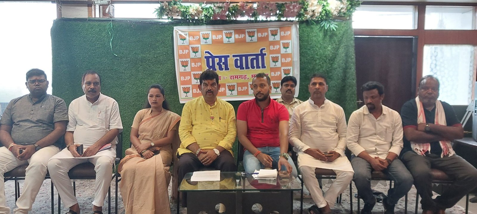 रामगढ़ जिला भाजपा द्वारा प्रेस वार्ता कर पीड़ित आदिवासी युवती को न्याय देने की मांग की गई
