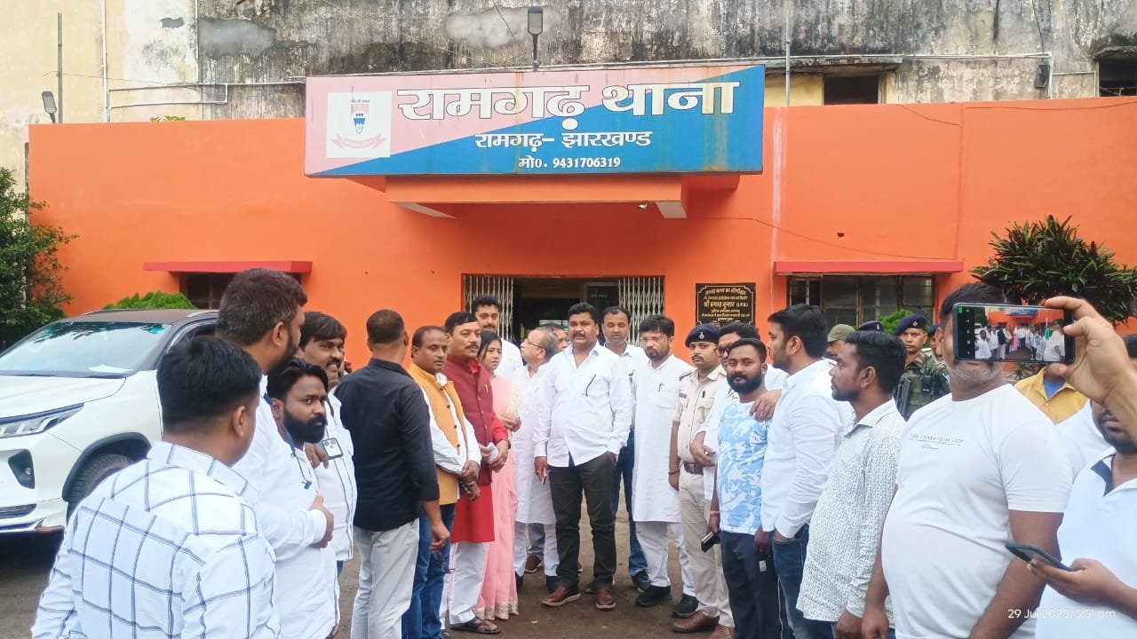 आफताब अंसारी मामले को लेकर कांग्रेस प्रदेश कमेटी द्वारा गठित जांच दल रामगढ़ पहुंचा