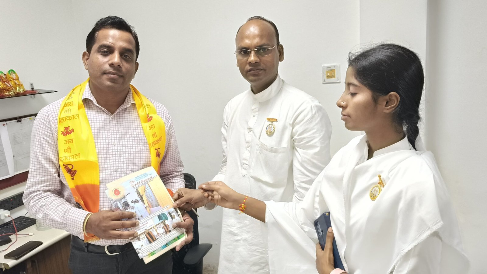 पतरातु के बैंकों में ब्रह्माकुमारीज सेवाकेन्द्र नशामुक्त भारत अभियान चलाया गया