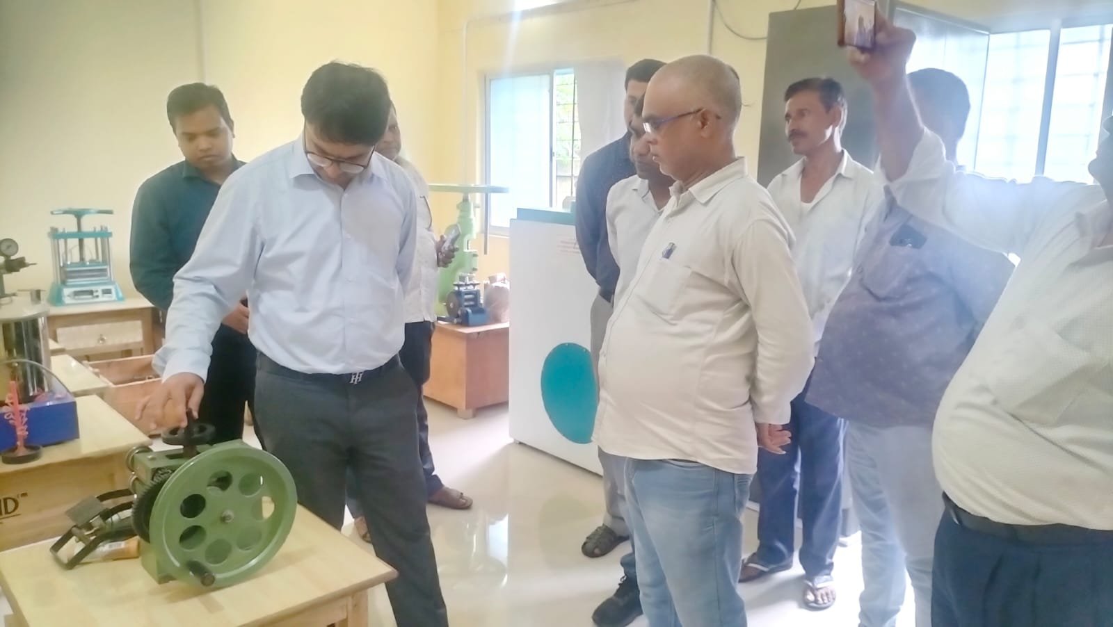 चितरपुर प्रखंड का उपायुक्त ने किया दौरा, गोल्ड एंड सिल्वर ज्वेलरी क्लस्टर सुकरीगढ़ा का किया निरीक्षण