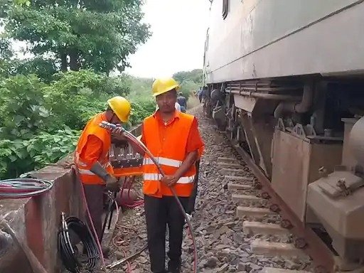 कोडरमा-कोवाड़ रेल मार्ग पर मालगाड़ी पटरी से उतरी