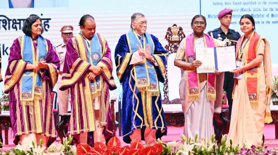 एम्स देवघर के पहले दीक्षांत समारोह में शामिल हुई राष्ट्रपति द्रौपदी मुर्मू