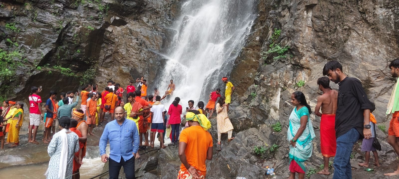 टूरिज्म को बढ़ावा देने के लिए जेटीडीसी की ओर से मीडिया कर्मियों को पतरातू पिठौरिया घाटी,पलानी झरना,उरीमारी क्षेत्र के ओपन कोयला खदान कराया निःशुल्क भ्रमण