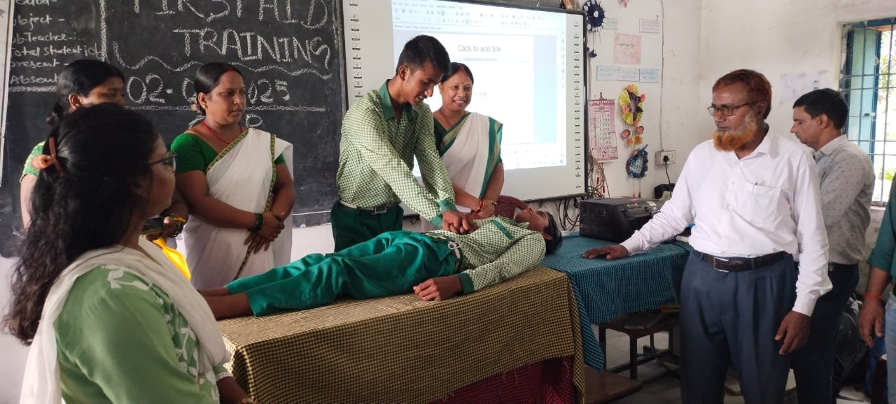 एक साथ 40 विद्यालयों में हुआ सीपीआर एवं फर्स्ट एड उपचार प्रशिक्षण कार्यक्रम का आयोजन