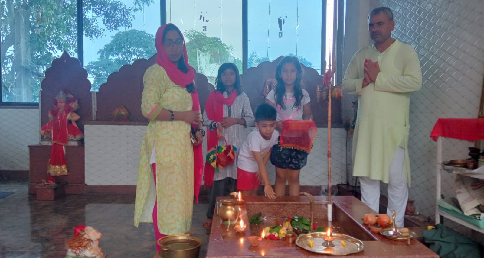 सावन का अंतिम सोमवारी में शिवालयों में उमड़ी भीड़