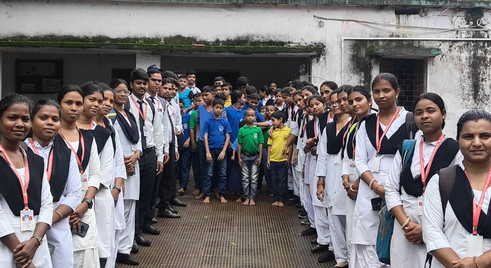 राधा गोविंद विश्वविद्यालय ने समावेशी शिक्षा के अंतर्गत विशिष्ट विद्यालय का किया भ्रमण