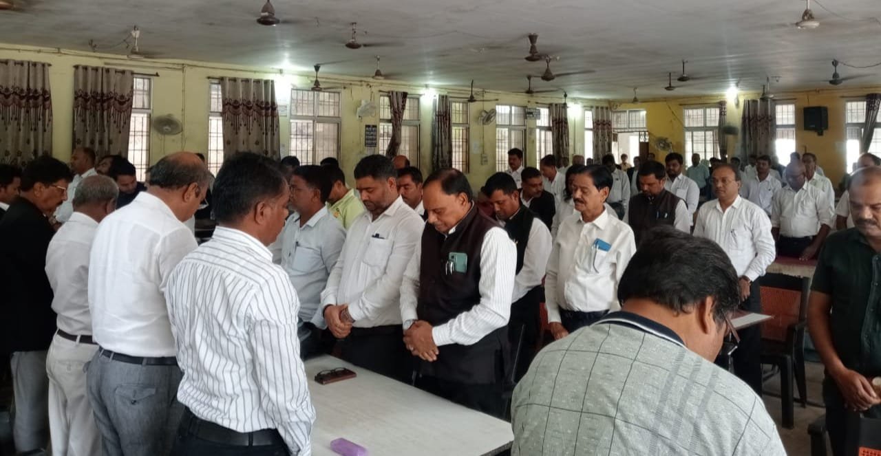 रामगढ़ जिला अधिवक्ता संघ ने दिशोम गुरु शिबू सोरेन को श्रद्धांजलि दी
