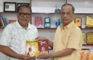 जैन मुनि श्री प्रमाण सागर जी महाराज के 16 पुस्तकों के सेट शांतिधारा बुक स्ट्रेट को दिए गए