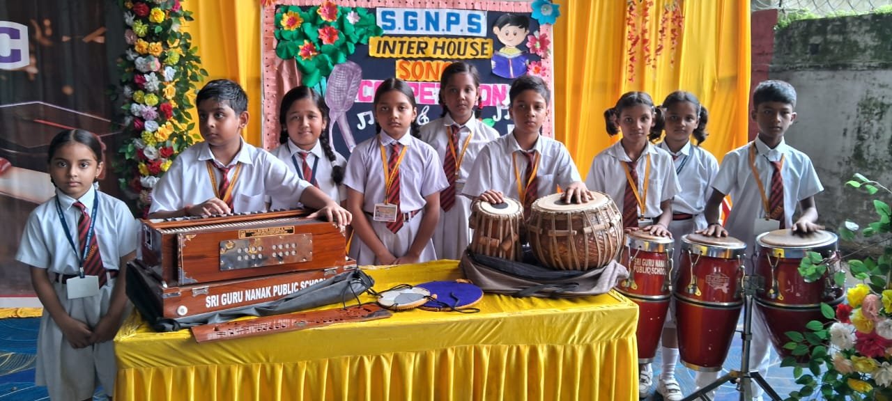 श्री गुरु नानक पब्लिक स्कूल में अंतर सदनीय गीत प्रतियोगिता का आयोजन