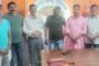 रेलवे द्वारा स्टेशन रोड में बने दुकानदारों को थमाया नोटिस
