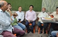 रेलवे द्वारा स्टेशन रोड में बने दुकानदारों को थमाया नोटिस