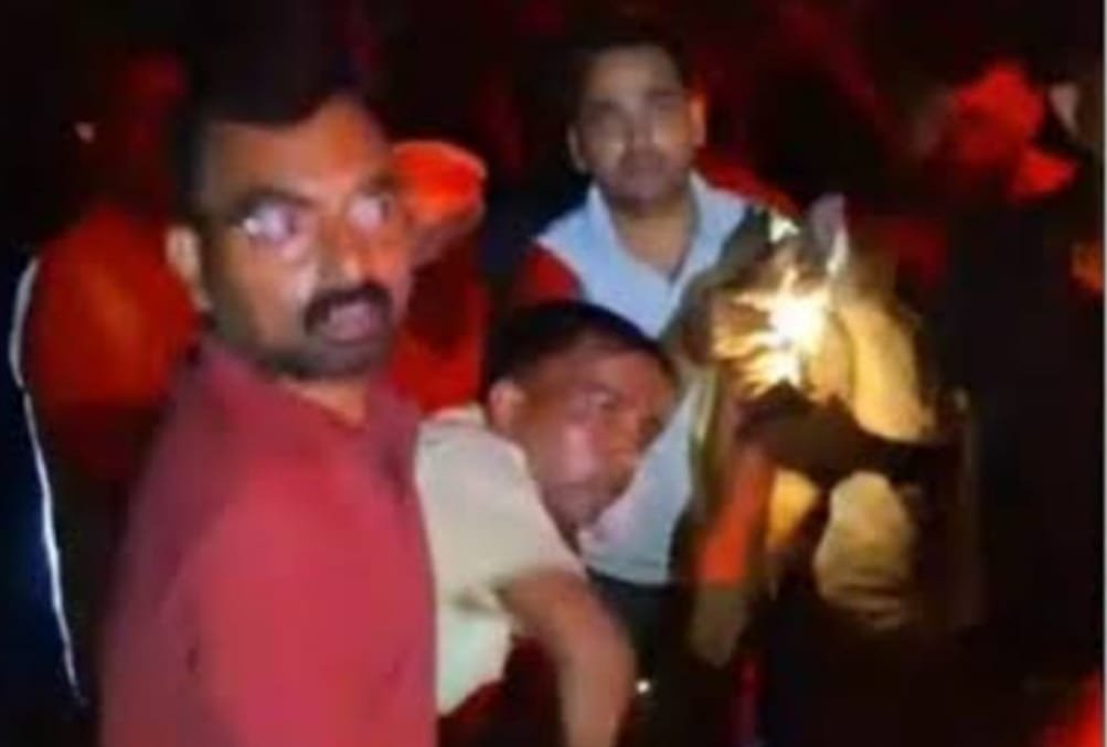 प्रयागराज में झारखण्ड का कुख्यात माफिया छोटू सिंह AK-47 के साथ पकड़ाया,गोली लगने से घायल
