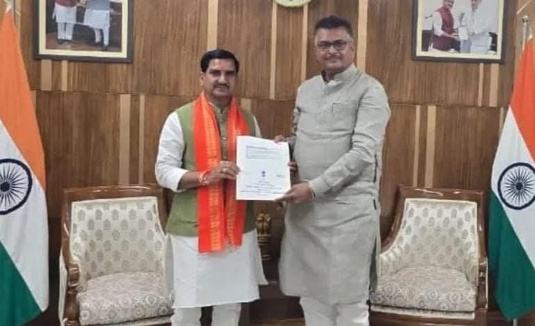 केंद्रीय शहरी विकास राज्य मंत्री से मिले हजारीबाग सांसद