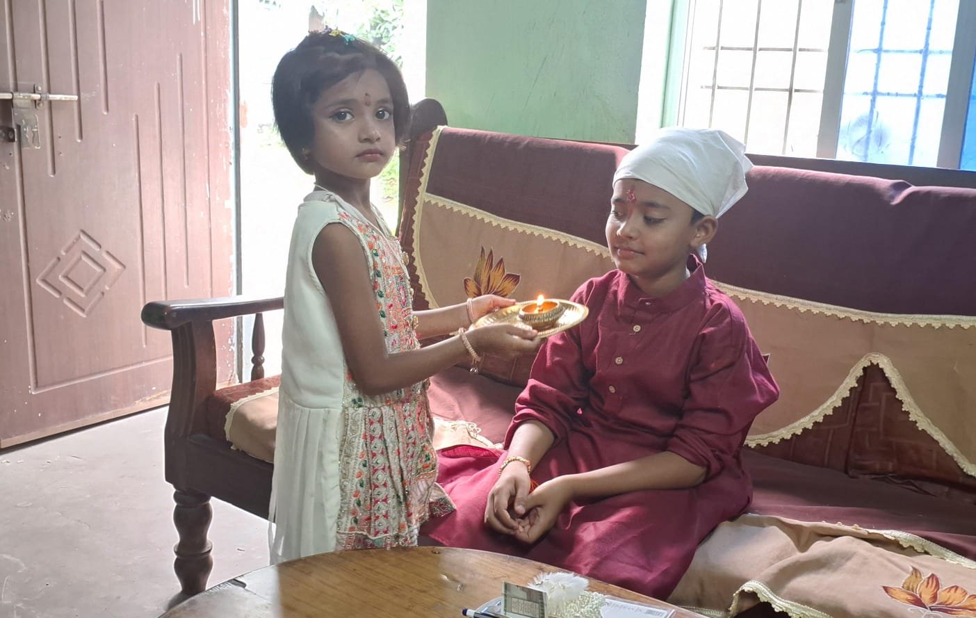 कोयलांचल सहित आसपास के क्षेत्रों में बहनों ने भाईयों के कलाई पर बांधी राखी