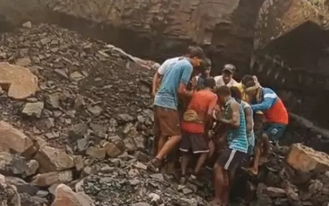 धनबाद के निरसा में अवैध माइंस धंसा; युवक मरा
