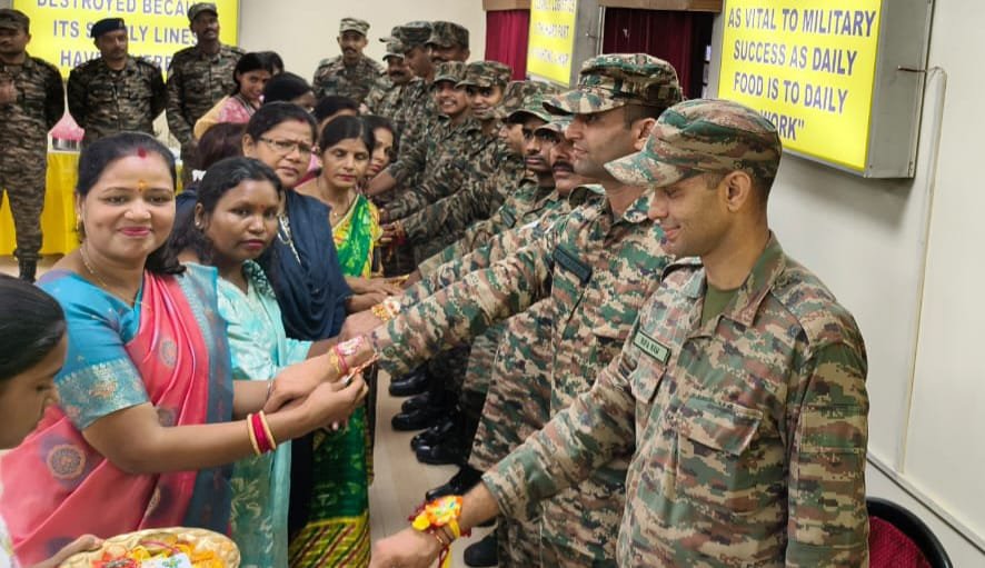 महिला मोर्चा भाजपा नेत्रियों के द्वारा राखी के अवसर पर सिख सैनिकों को रक्षासूत्र बांधी