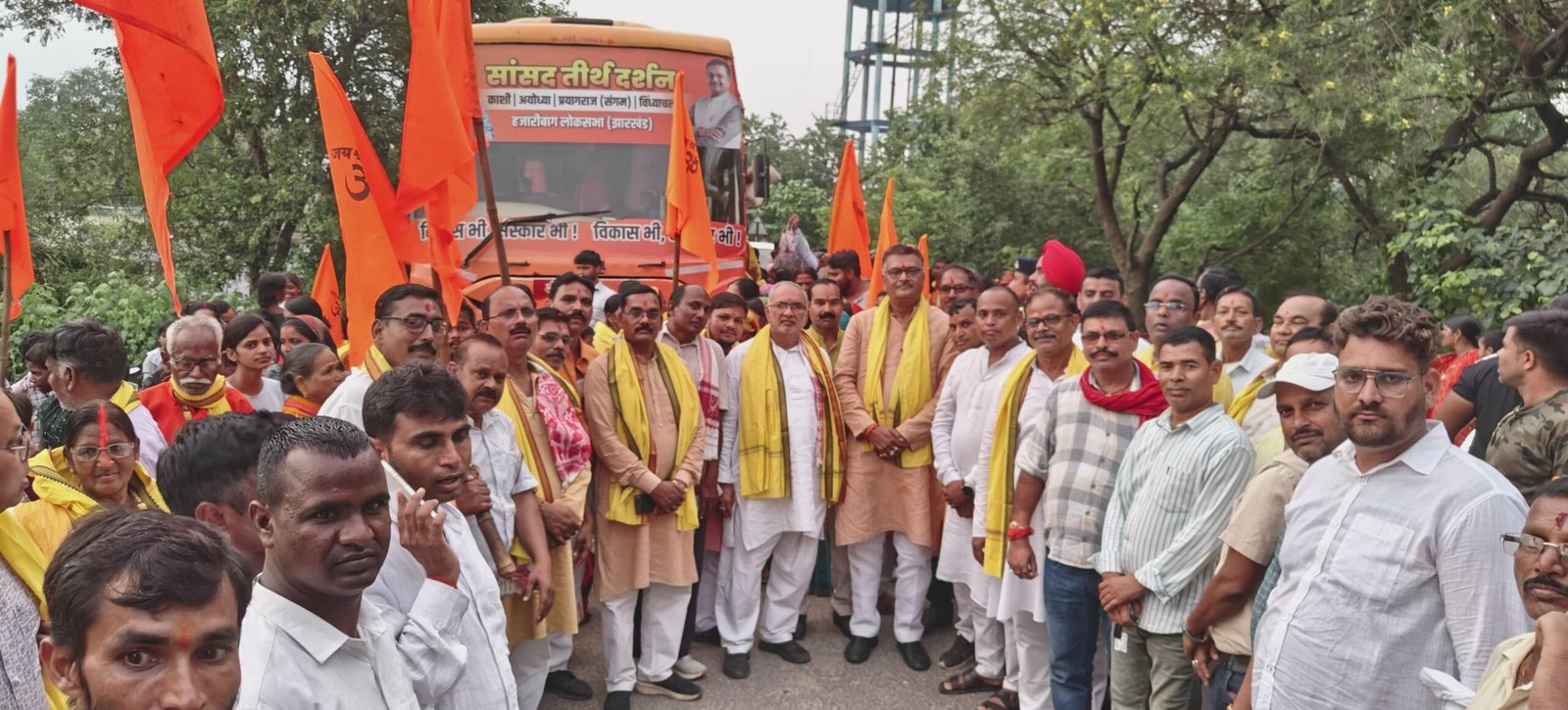 सांसद तीर्थ दर्शन महाअभियान का 9 वीं जत्था बच्छई पंचायत से हुआ रवाना