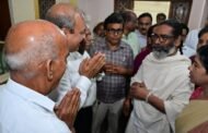 अधिवक्ताओं ने हेमंत सोरेन एवं कल्पना सोरेन से मिलकर दिशोम गुरु शिबू सोरेन को दी श्रद्धांजलि