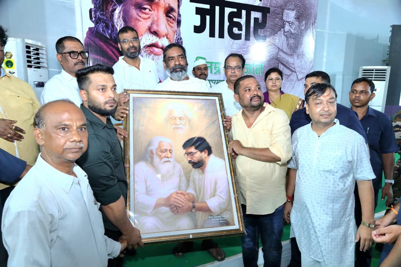 स्मृति शेष-दिशोम गुरु शिबू सोरेन को श्रद्धांजलि अर्पित करने वालों का लगा तांता