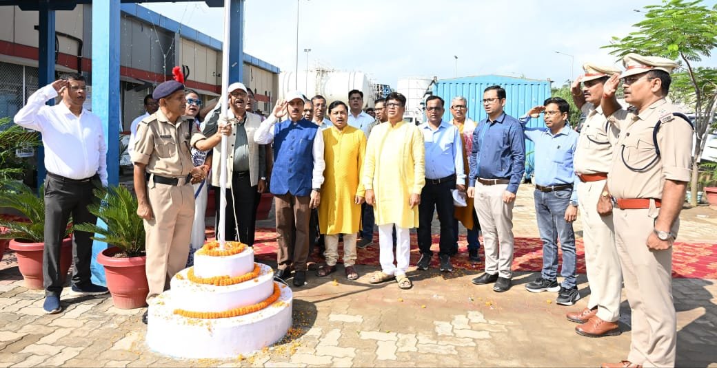स्वतंत्रता दिवस पर पीवीयूएनएल में गर्व के साथ ध्वजारोहण एवं सांस्कृतिक कार्यक्रमों का आयोजन