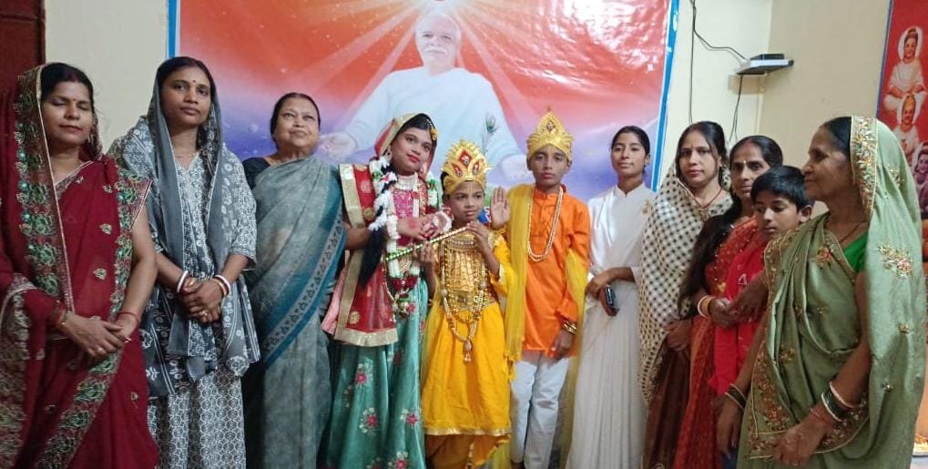 ब्रह्माकुमारीज सेवाकेंद्र ने भुरकुंडा में कृष्ण जन्माष्टमी उत्सव मनाया