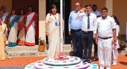 रजरप्पा क्षेत्र के महाप्रबंधक ने डीएवी रजरप्पा में झंडा फहराया