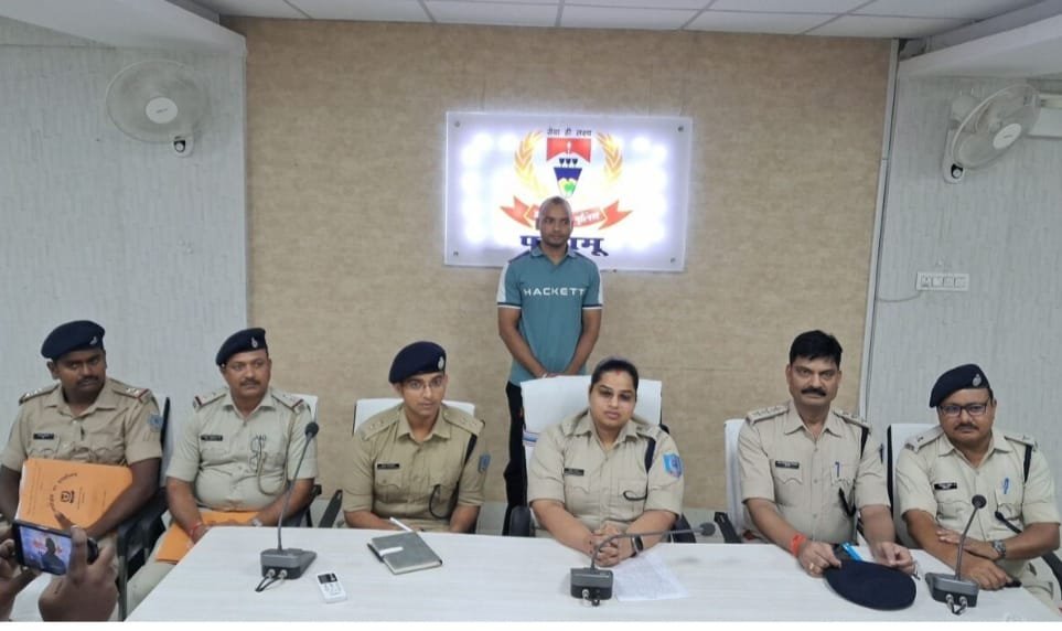 कुख्यात अपराधकर्मी एवं संगठित गिरोह के सरगना डब्लू सिंह उर्फ गौतम सिंह ने पुलिस के समक्ष किया आत्मसमर्पण