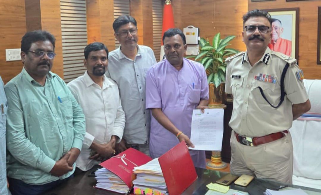 आजसू नेताओं ने मुख्य सचिव व डीजीपी को सौंपा ज्ञापन
