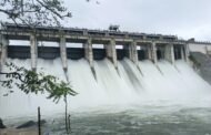 भारी बारिश के कारण पतरातू डैम के 8 फाटक खोलकर की जा रही है पानी की निकासी
