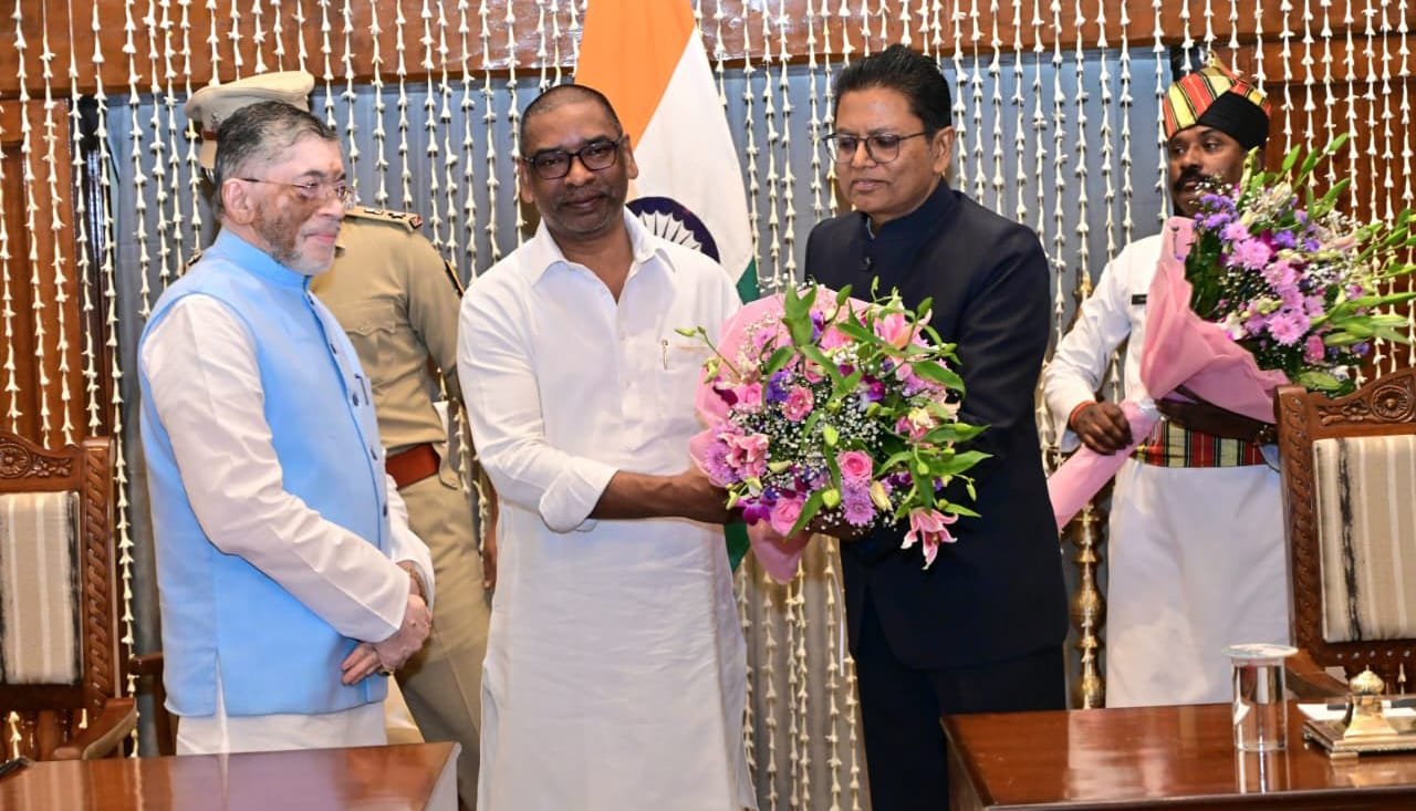 रिटायर्ड न्यायमूर्ति को झारखंड राज्य विद्युत नियामक आयोग के अध्यक्ष के पद की शपथ दिलाई गई