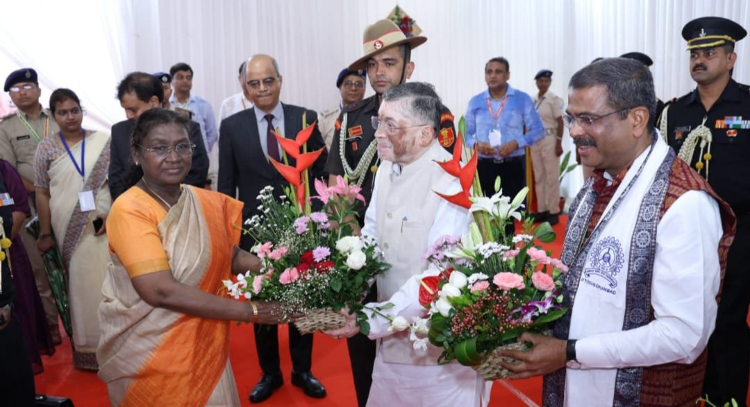 राष्ट्रपति द्रौपदी मुर्मू ने आईआईटी- आईएसएम दीक्षांत समारोह में छात्रों को दी बधाई