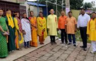 भुरकुंडा में गरीब समाजसेवी संघ के द्वारा गरीब जरूरतमंदों के बीच फलों का वितरण