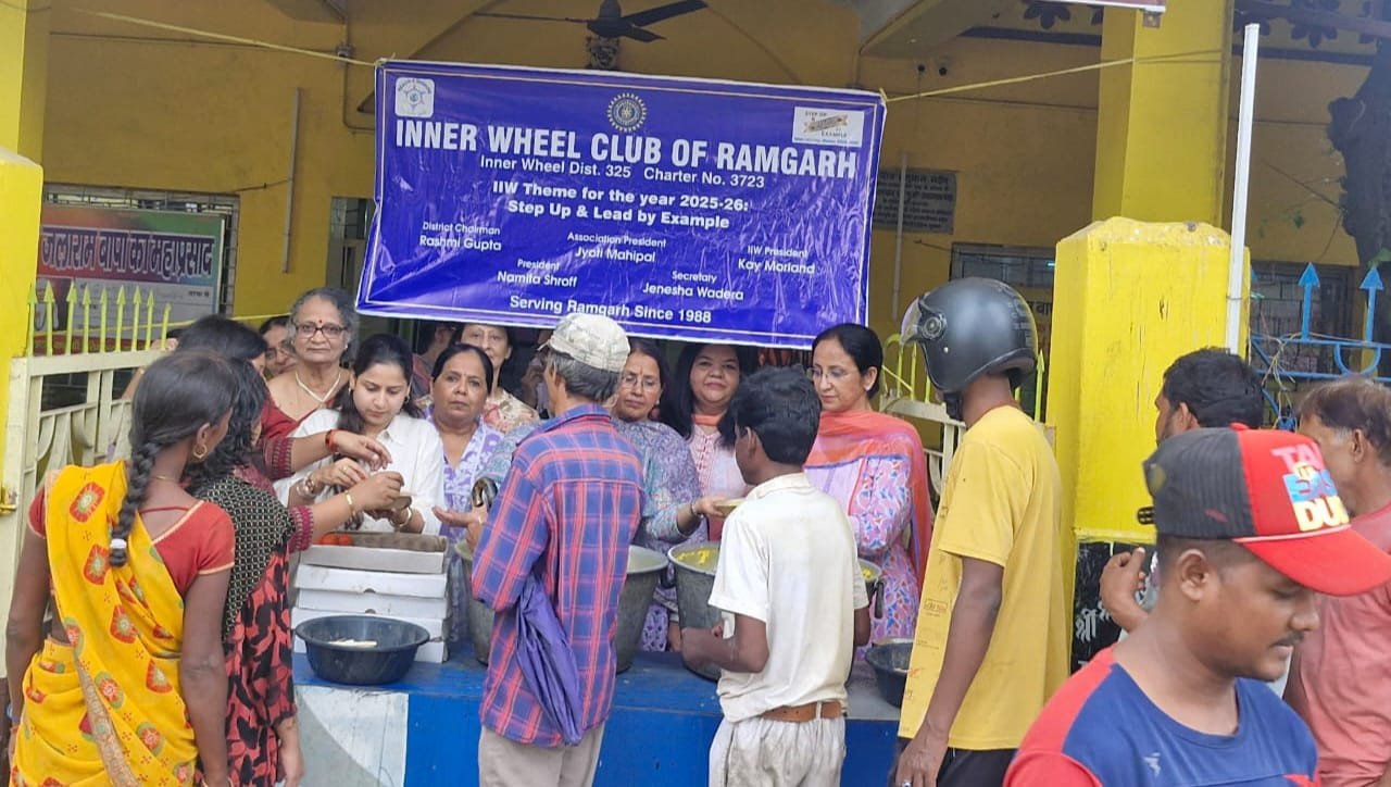 इनरव्हील क्लब ने जलाराम मंदिर में खिचड़ी का भोग बाँटा