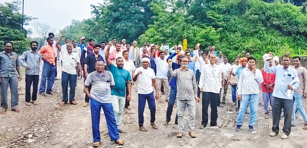रैलीगड़ा में मजदूरी भुगतान की मांग को लेकर पांचवें दिन भी जारी है आंदोलन
