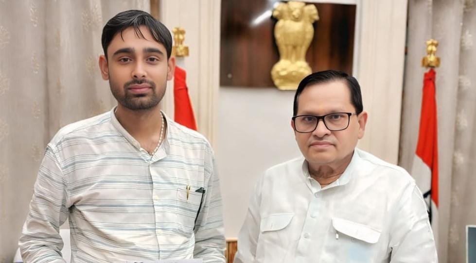 छात्र नेता लोकेश आनंद ने बिहार विधान परिषद के सभापति अवधेश नारायण सिंह से मुलाकात की