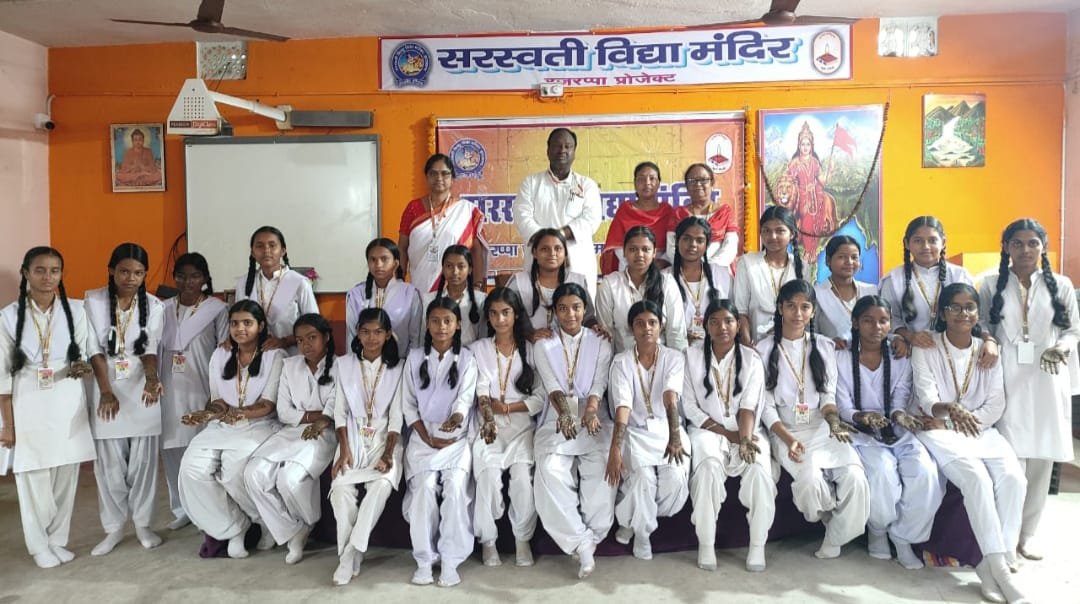 सरस्वती विद्या मंदिर में