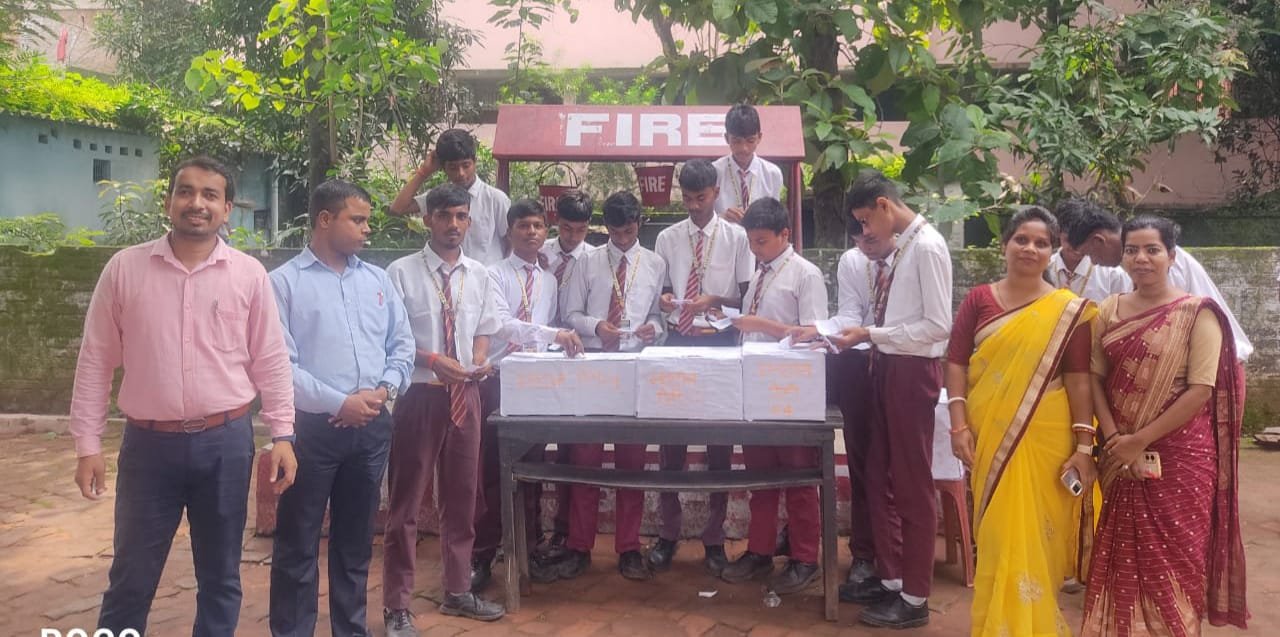 ए'ला एंगलाइज विद्यालय में बाल संसद चुनाव के मतदान का सफल आयोजन