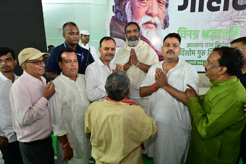 विश्व ब्राह्मण संघ के प्रदेश का प्रतिनिधि मंडल नेमरा गांव पहुचकर शिबू सोरेन को दी श्रद्धांजली