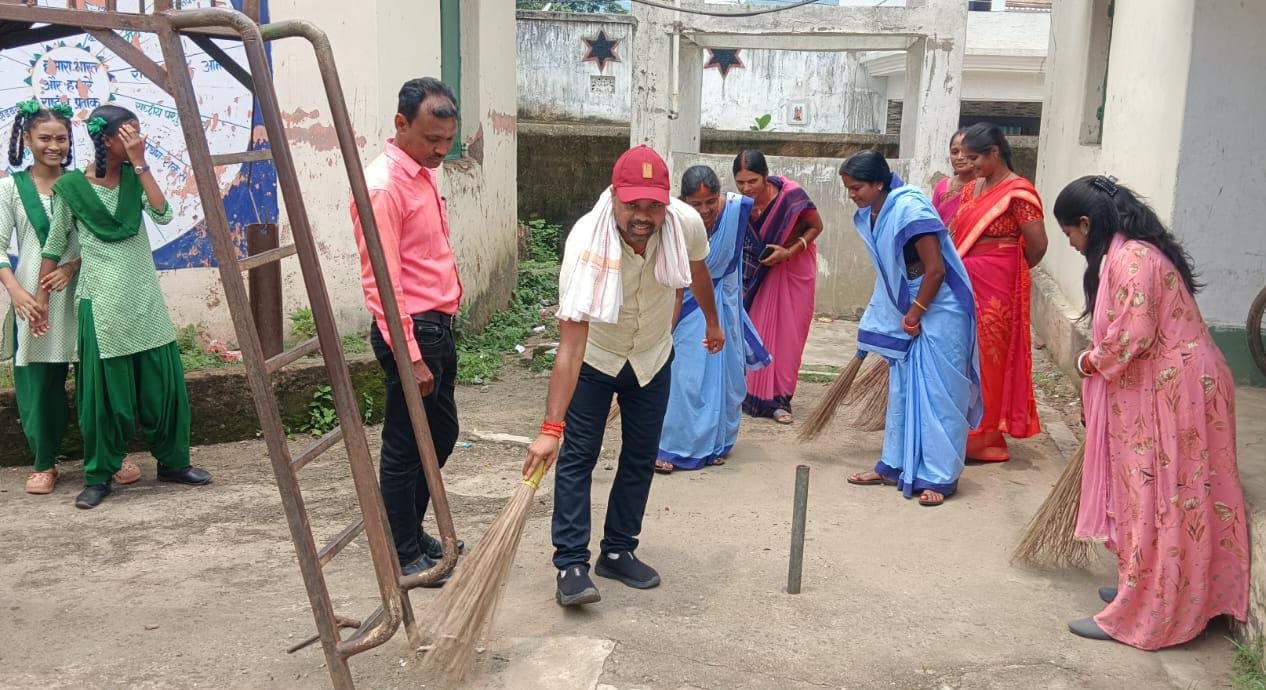 पेयजल एवं स्वच्छता विभाग की ओर से कटिया में चलाया गया जागरूकता अभियान