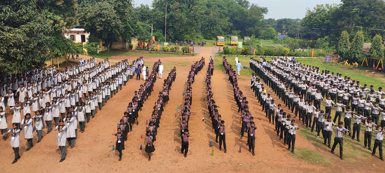 स्वतंत्रता दिवस कार्यक्रम की तैयारियों में जुटे भैया-बहन