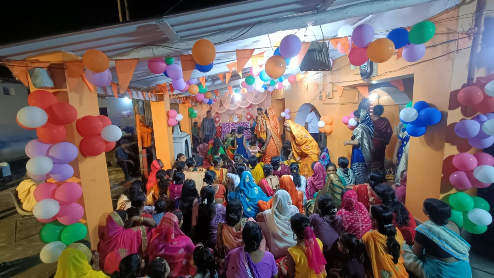 प्राचीन ठाकुरबाड़ी मन्दिर भुरकुंडा बाजार में धूमधाम से मना श्री कृष्ण जन्माष्टमी