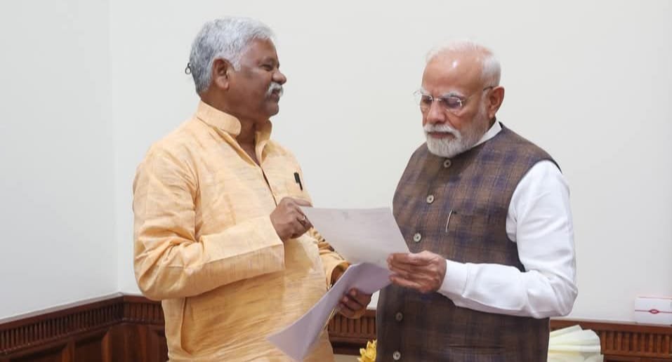 प्रधानमंत्री नरेंद्र मोदी से राज्यसभा सांसद खीरू महतो ने की मुलाकात