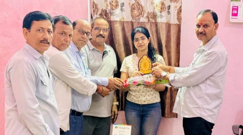 विश्व ब्राह्मण संघ के द्वारा चंद्र ज्योति उपाध्याय को सम्मानित किया गया