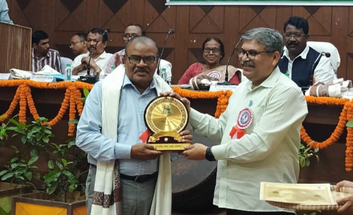 डॉ बी एन ओहदार को मिला पद्मश्री डॉ रामदयाल मुंडा स्मृति साहित्य सम्मान