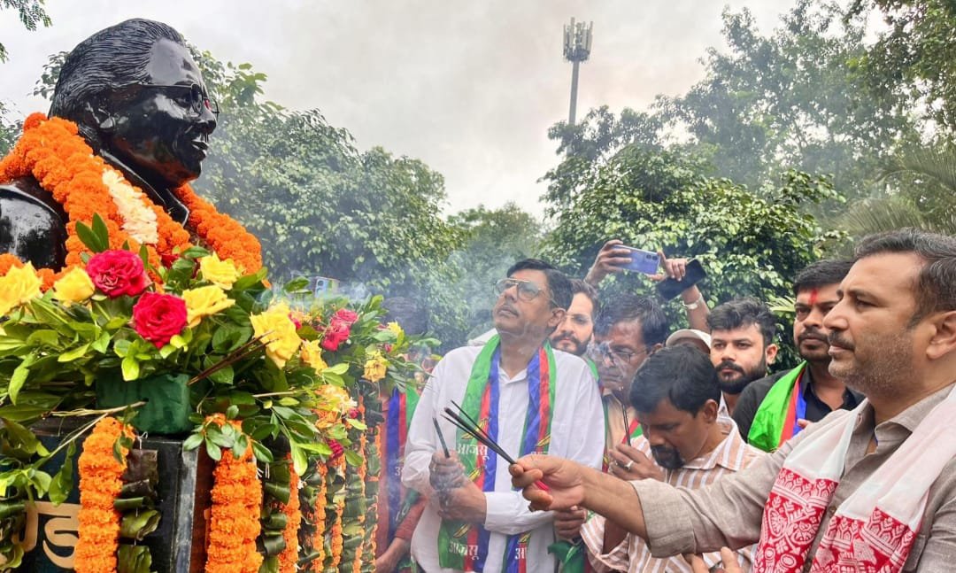 डॉ. रामदयाल मुंडा की 86वीं जयंती पर आजसू पार्टी ने अर्पित की श्रद्धांजलि