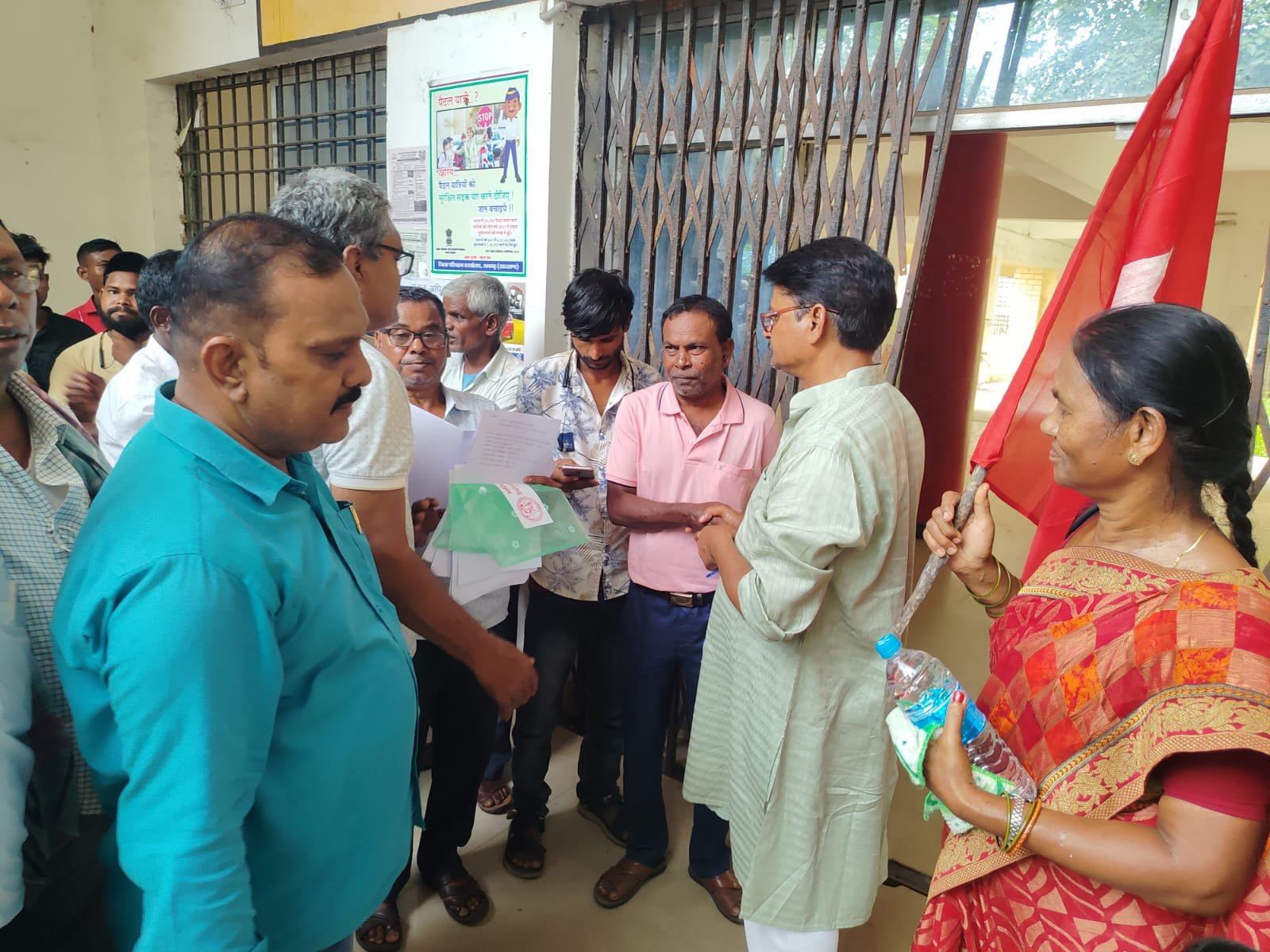 भाकपा माले की ओर से पतरातू प्रखंड मुख्यालय में किया धरना प्रदर्शन