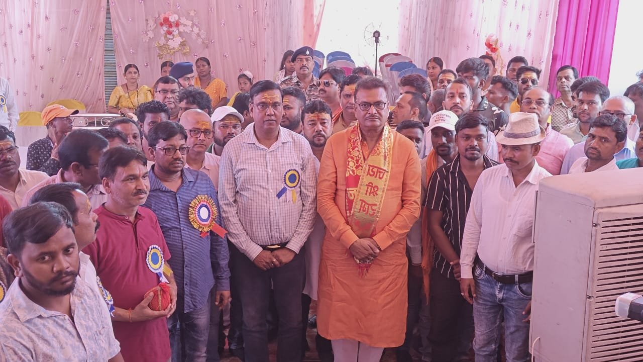 गणेश पूजा महोत्सव का भव्य आयोजन,बतौर मुख्य अतिथि शामिल हुए सांसद मनीष जायसवाल